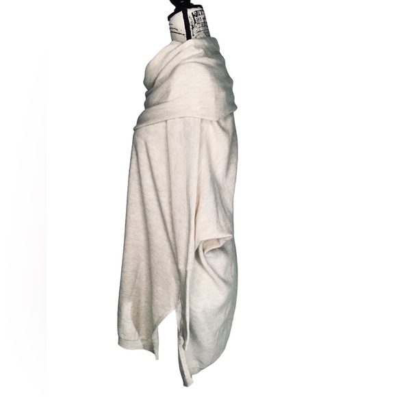 Between Me & You - Oversized Cowl Neck Sweater - S - Picture 5 of 16